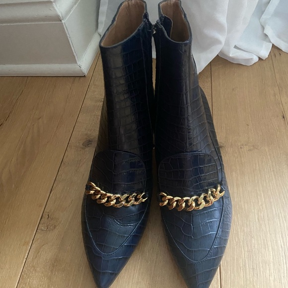Aquazzura Editor 45mm booties in Navy, NWOT - Picture 3 of 11